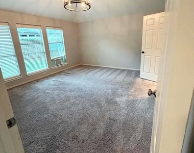 5607 Wagon Wheel Lane - Photo Thumbnail 12