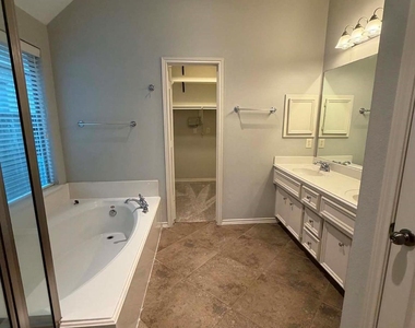 5607 Wagon Wheel Lane - Photo Thumbnail 15