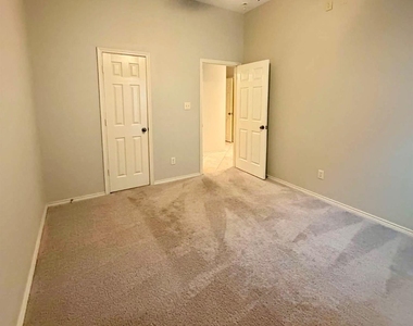 5607 Wagon Wheel Lane - Photo Thumbnail 17