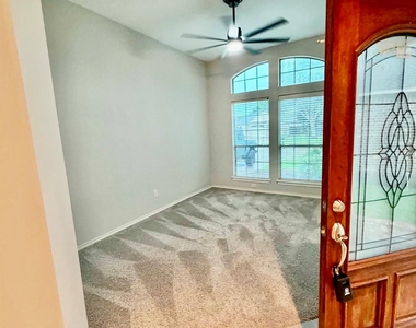 5607 Wagon Wheel Lane - Photo Thumbnail 2