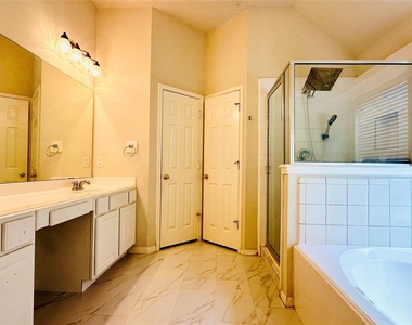 4919 Bonny Loch Lane - Photo Thumbnail 6