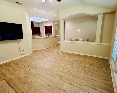 4919 Bonny Loch Lane - Photo Thumbnail 7