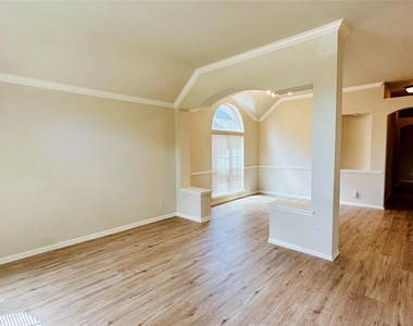4919 Bonny Loch Lane - Photo Thumbnail 3
