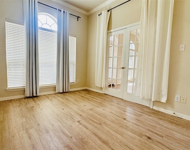 4919 Bonny Loch Lane - Photo Thumbnail 2