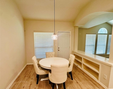 4919 Bonny Loch Lane - Photo Thumbnail 8
