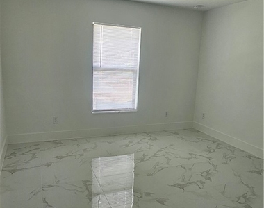 4927 Leonard Boulevard S - Photo Thumbnail 6