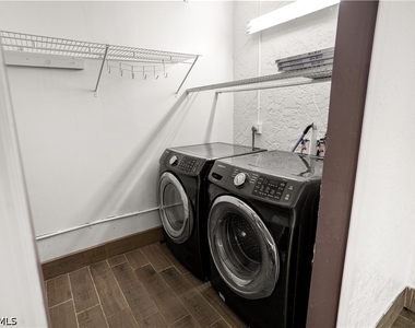 17370 W Carnegie Circle - Photo Thumbnail 11