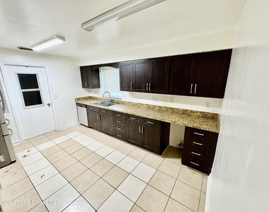 810 1st Street - Photo Thumbnail 7