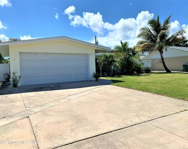 810 1st Street - Photo Thumbnail 2