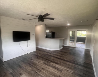 3331 Kentucky Street - Photo Thumbnail 4