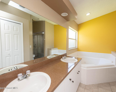 7033 Hammock Trace Drive - Photo Thumbnail 19