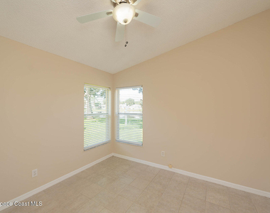 7033 Hammock Trace Drive - Photo Thumbnail 14