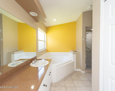 7033 Hammock Trace Drive - Photo Thumbnail 18