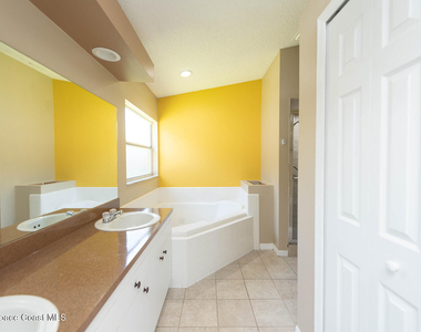 7033 Hammock Trace Drive - Photo Thumbnail 23