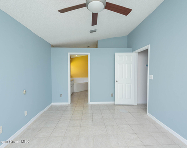 7033 Hammock Trace Drive - Photo Thumbnail 17