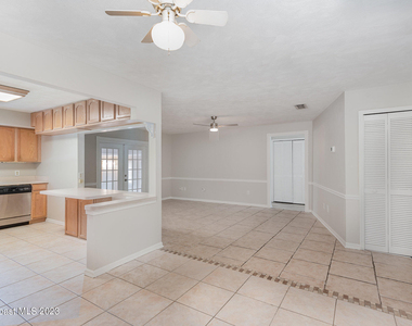 2620 Redwood Avenue - Photo Thumbnail 1