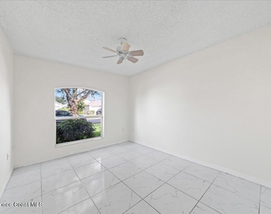 2165 Redwood Circle Ne - Photo Thumbnail 4