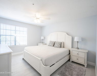 7667 N Wickham Road - Photo Thumbnail 13