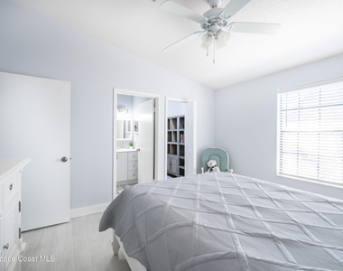 7667 N Wickham Road - Photo Thumbnail 7