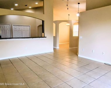 490 Bismarck Way - Photo Thumbnail 12