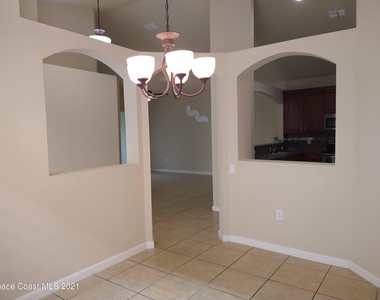 490 Bismarck Way - Photo Thumbnail 15
