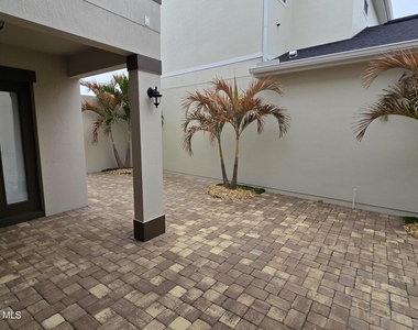8416 Lyside Drive - Photo Thumbnail 15