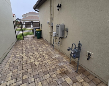 8416 Lyside Drive - Photo Thumbnail 16