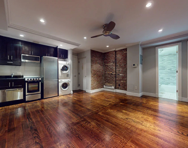 West 14 Street - Photo Thumbnail 2