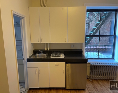 West 72 Street - Photo Thumbnail 2