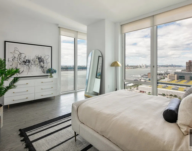 West 30th Street - Photo Thumbnail 5