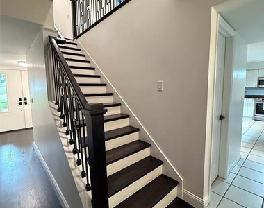 8004 Beltrees Court - Photo Thumbnail 9
