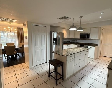 8004 Beltrees Court - Photo Thumbnail 6