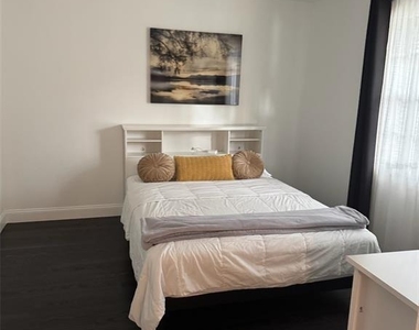8004 Beltrees Court - Photo Thumbnail 13