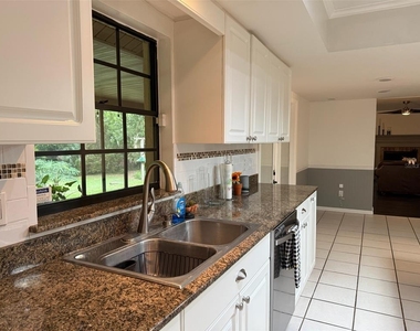 8004 Beltrees Court - Photo Thumbnail 7