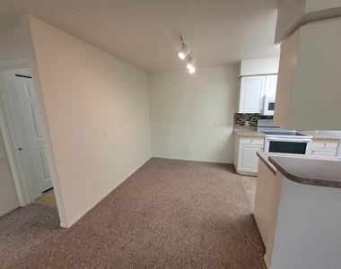 36027 Deer Creek Drive - Photo Thumbnail 5