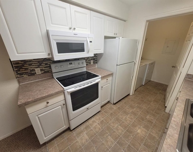 36027 Deer Creek Drive - Photo Thumbnail 8