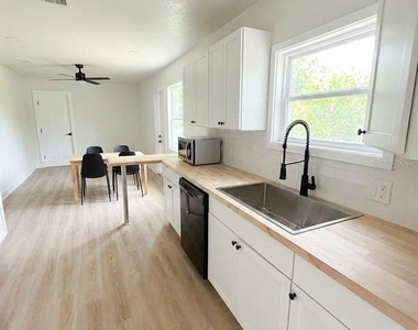 1543 43rd Street S - Photo Thumbnail 5