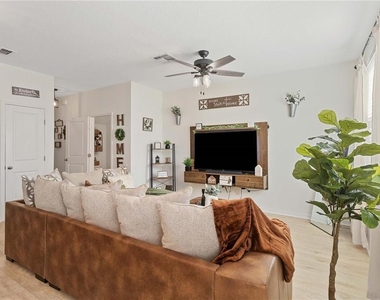 592 Madison Drive - Photo Thumbnail 4