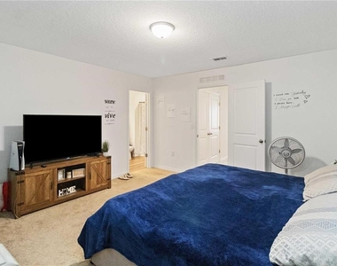 592 Madison Drive - Photo Thumbnail 11