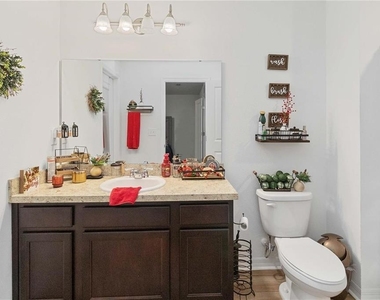 592 Madison Drive - Photo Thumbnail 12