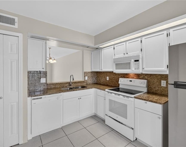 13829 Timberland Drive - Photo Thumbnail 7