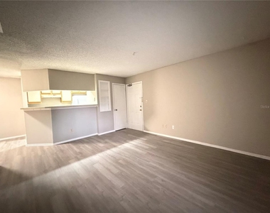 246 Afton Square - Photo Thumbnail 1