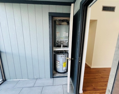 4045 Atrium Drive - Photo Thumbnail 8