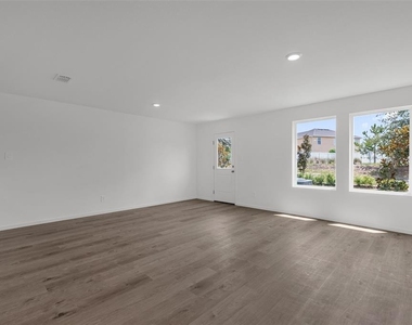 2424 Bevel Lane - Photo Thumbnail 9