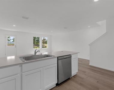 2424 Bevel Lane - Photo Thumbnail 8