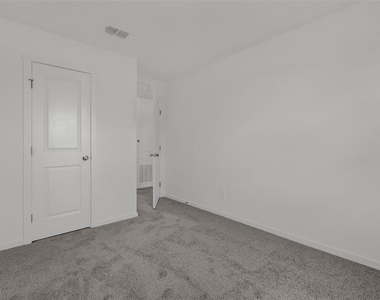 2424 Bevel Lane - Photo Thumbnail 14