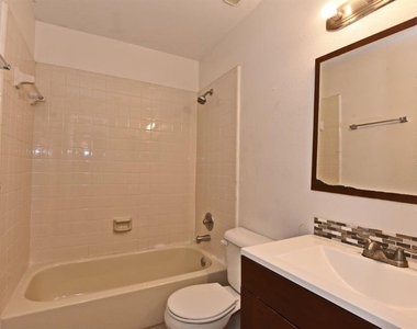 2809 Waxy Willow Lane - Photo Thumbnail 9