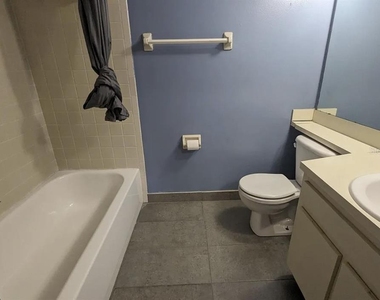 5229 Vineland Road - Photo Thumbnail 9