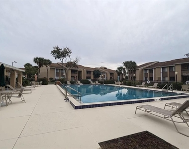 5229 Vineland Road - Photo Thumbnail 14