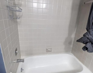 5229 Vineland Road - Photo Thumbnail 10
